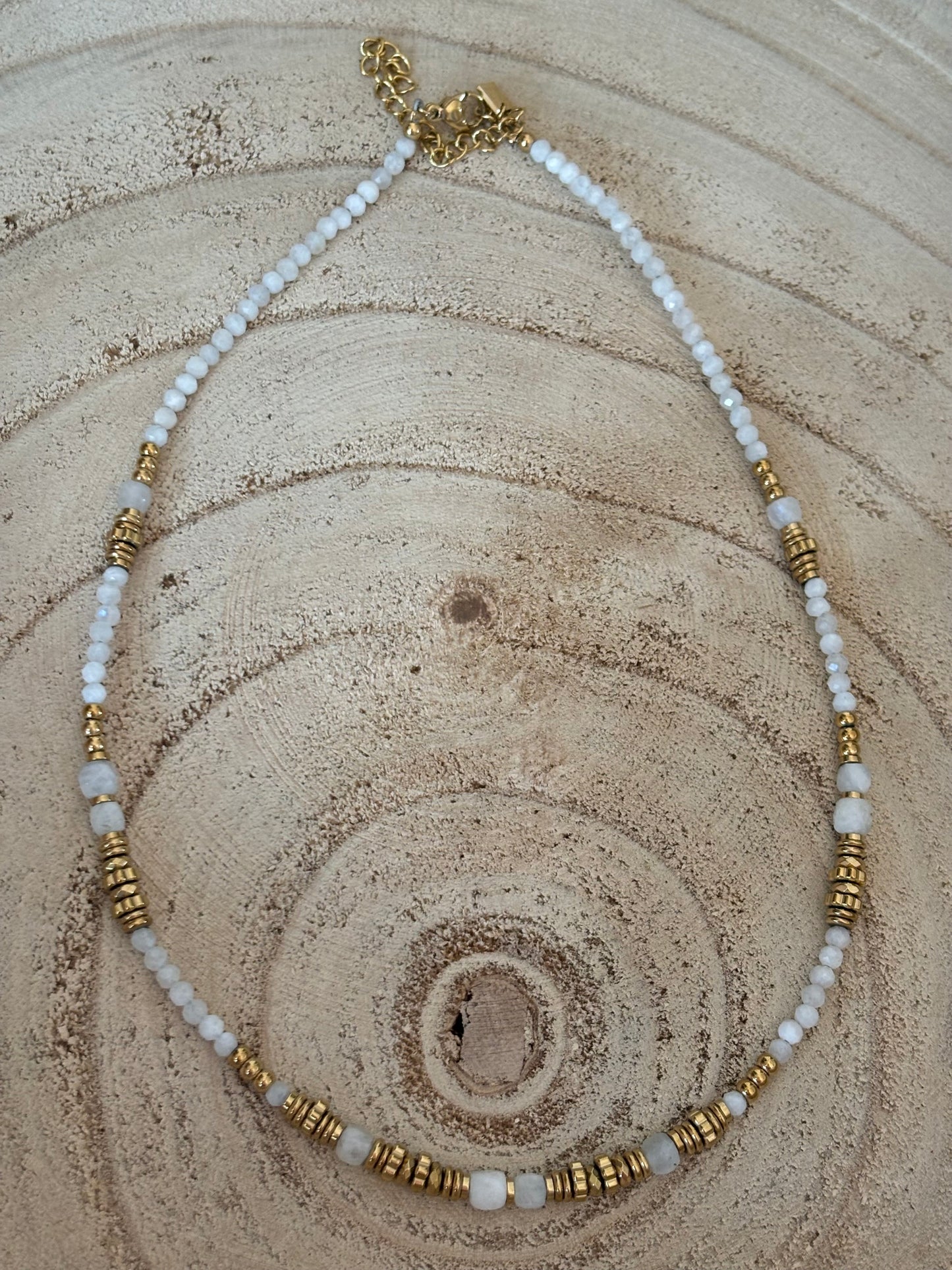 Collier " Fedicie "- Collier avec Pierres Naturelles d'Agate Blanche et Perles en Acier Inoxydable