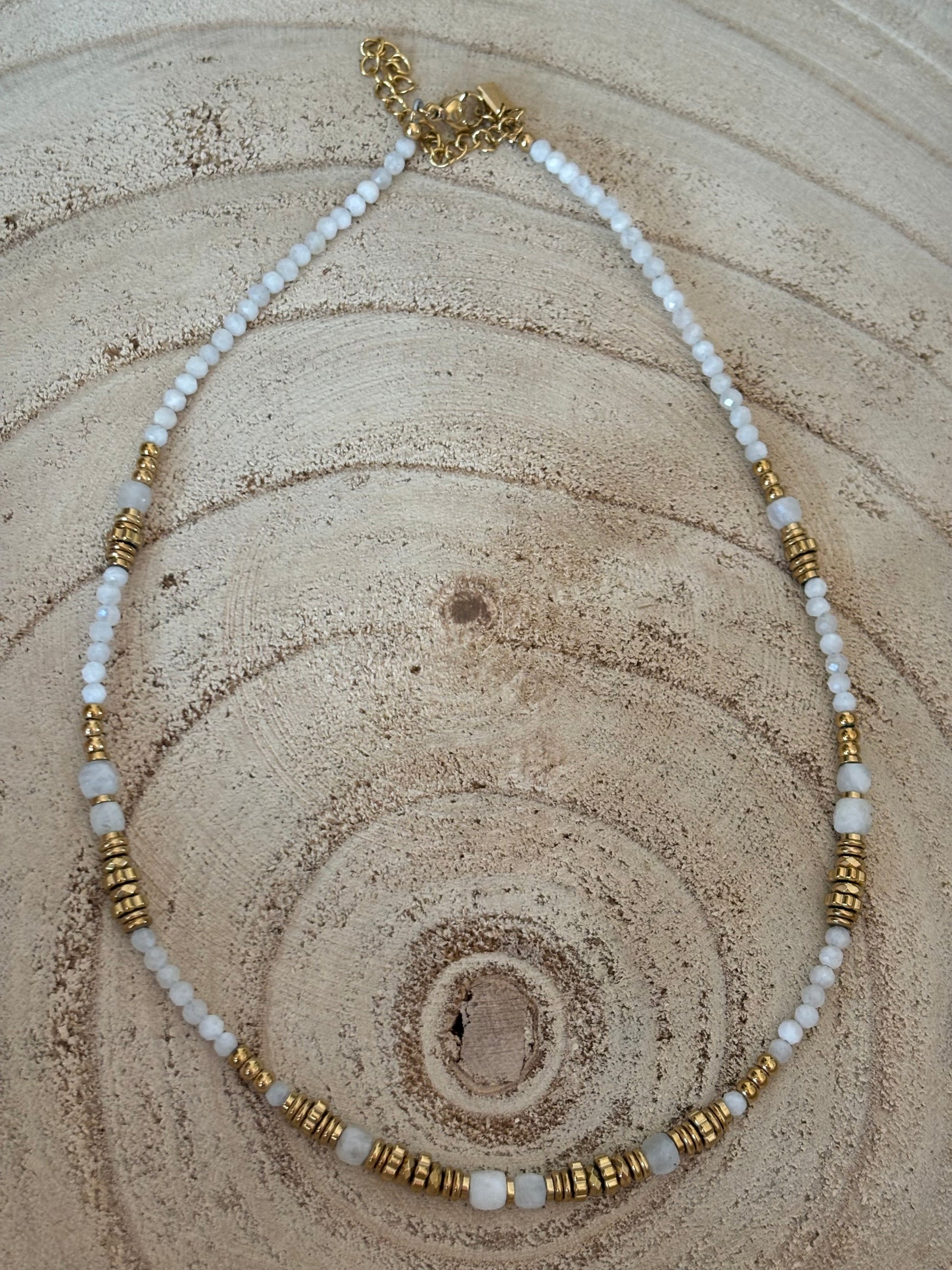 Collier " Fedicie "- Collier avec Pierres Naturelles d'Agate Blanche et Perles en Acier Inoxydable