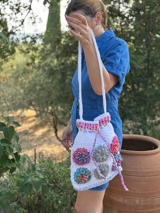 Sac Seau "Augustine"  en Crochet avec Fleurs Multicolores - Fait Main | Collection Les Crochets de Daphné