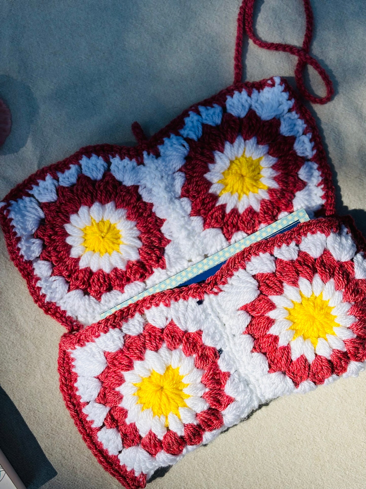 Pochette de Livre en Crochet "Tournesol" - Fait Main avec Carrés Granny | Collection Les Crochets de Daphné