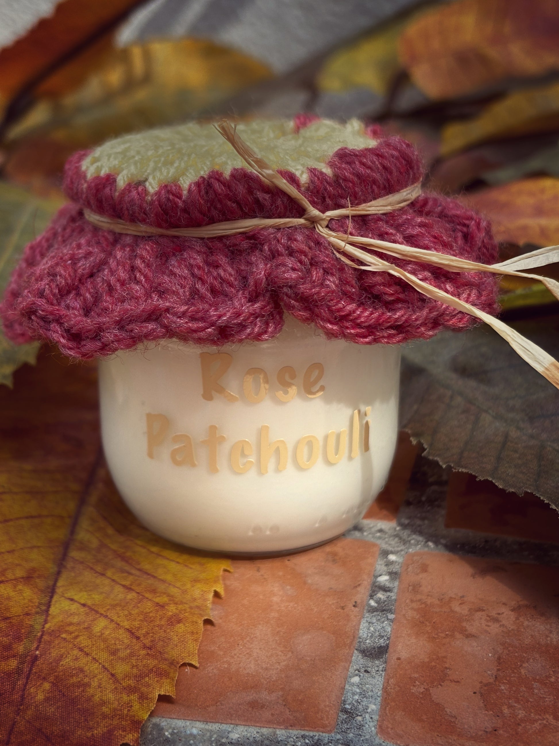 Bougie parfumée Upcyclée recouverte d'une fleur en Crochet Transformable en Sous-Verre