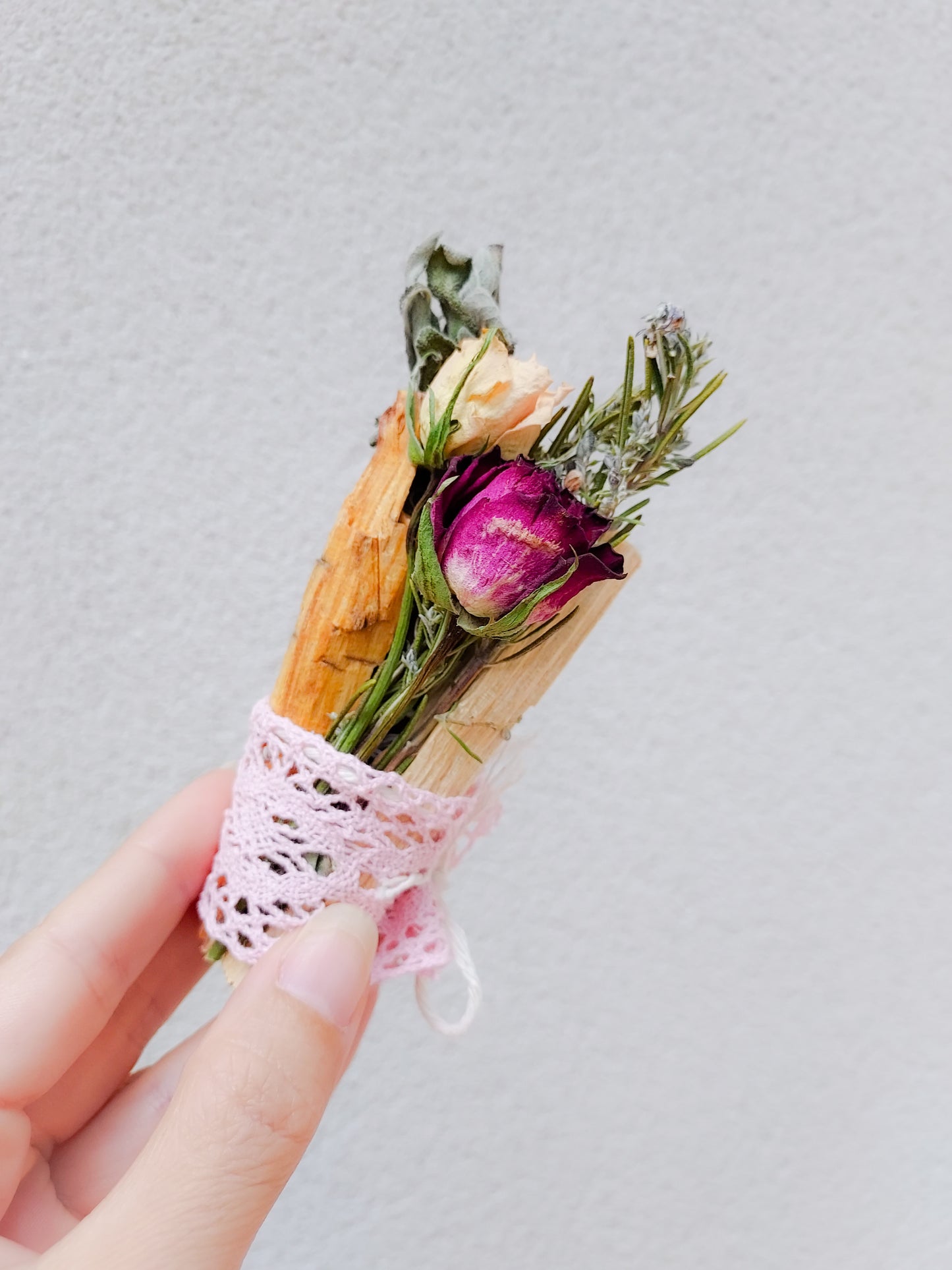 Bâton de fumigation " Amour de soi " Palo Santo sauge et rose