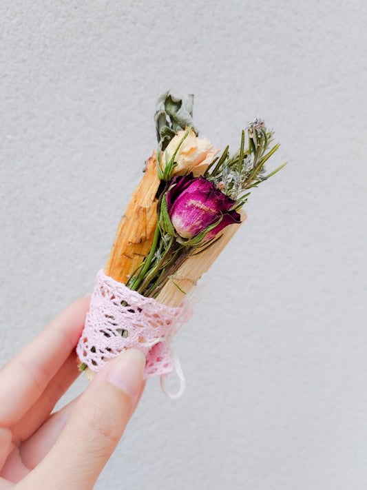 Bâton de fumigation " Amour de soi " Palo Santo sauge et rose