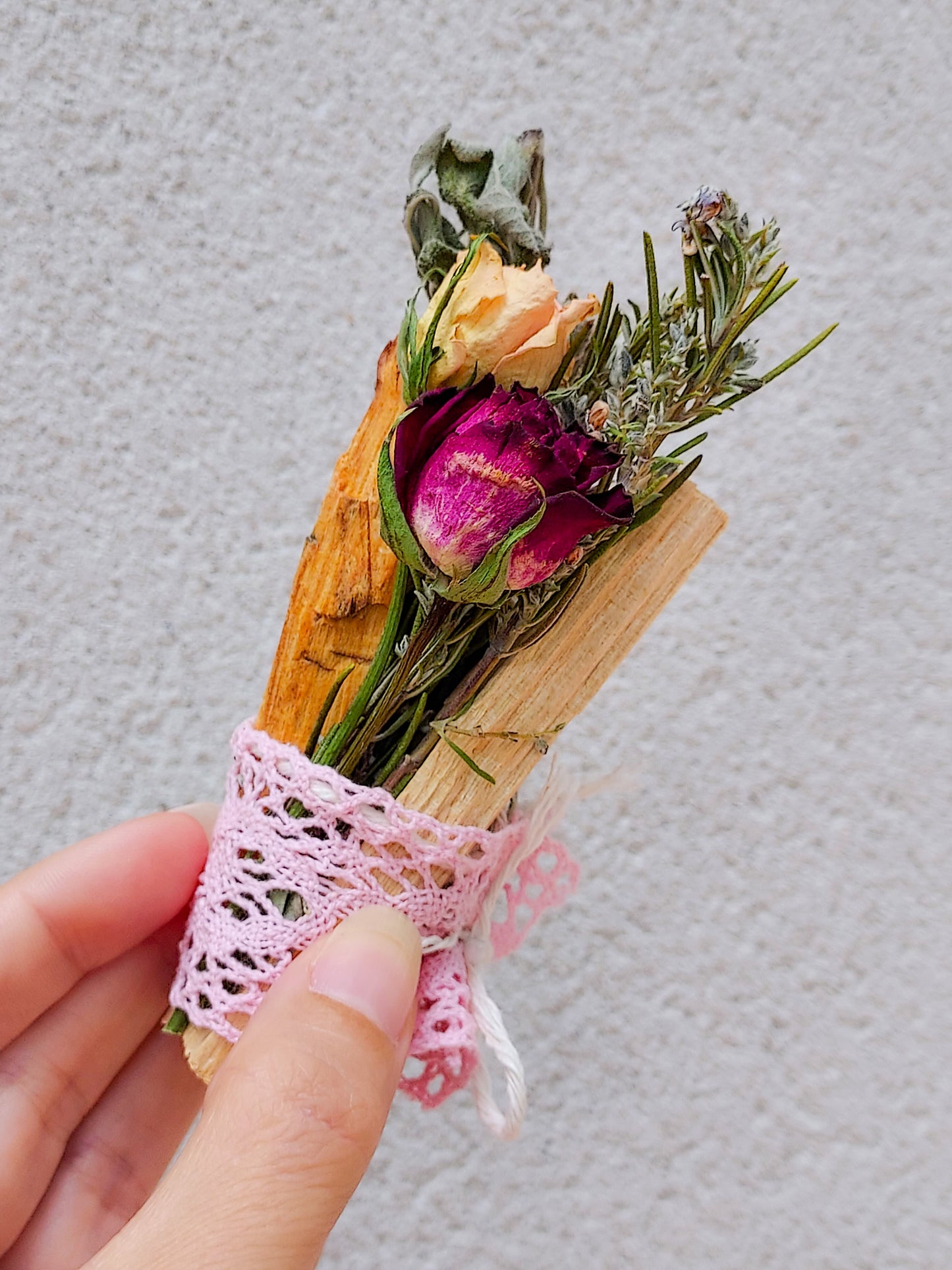 Bâton de fumigation " Amour de soi " Palo Santo sauge et rose