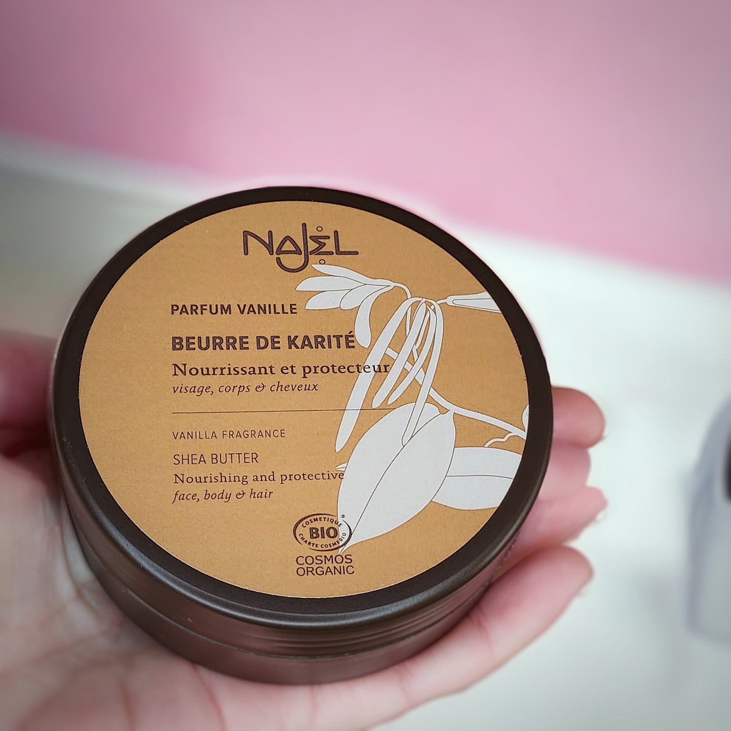 "Beurre de Karité à la Vanille: Douceur Naturelle pour Votre Peau et Vos Cheveux"