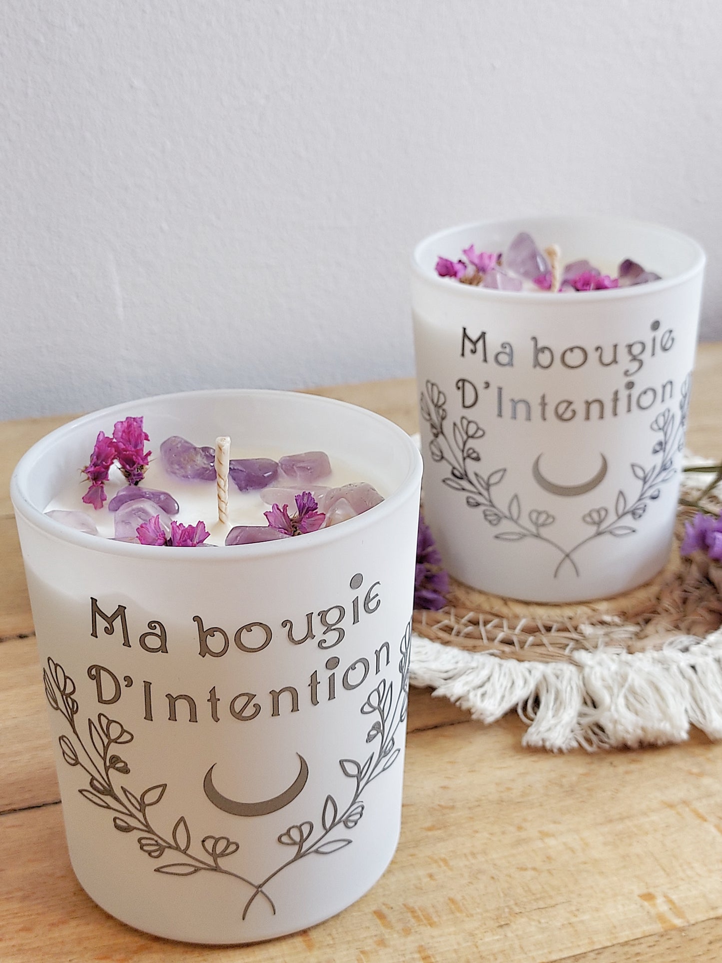 Mys Holistique - Bougie d'Intention Améthyste et Fleurs Séchées - senteur vanille des îles-cire